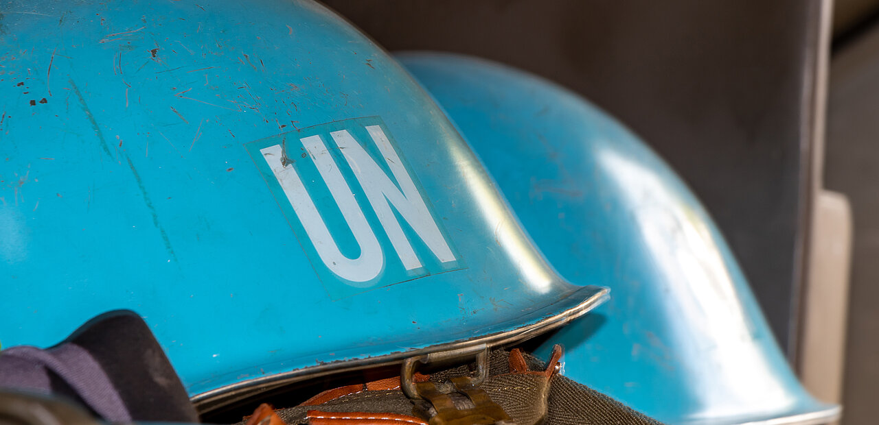 Frieden machen: Manches Mal bräuchte es so etwas wie „Blauhelme“ nicht nur im internationalen, sondern auch im kleinen, zwischenmenschlichen Bereich.