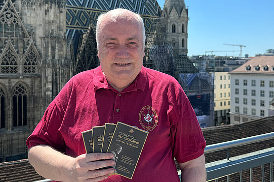 Neues Rekordjahr: Leopold Führer hat 2026 schon über 1.600 Pilgerpässe für den Jakobsweg ausgestellt. 
