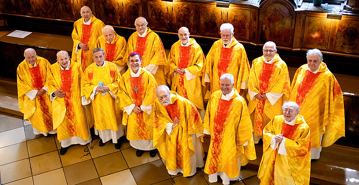 Unsere Goldjubilare und auch Jubilare älterer Jahrgänge hatten beim Festgottesdienst  mit Erzbischof Josef Grünwidl im Stephansdom Grund zu Freude und Dankbarkeit.