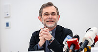 Wir wünschen dem neu ernannten Erzbischof von Wien, Josef Grünwidl, dass er mehr über den Glauben sprechen kann. 
