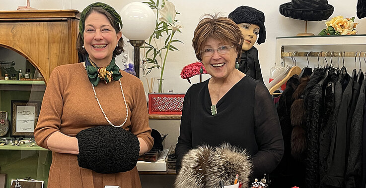 Sophie Lauringer und Ingrid Raab in der Boutique Flo Vintage