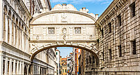 Seufzerbrücke in Venedig: Die Kirche ist weder eine „Golden Gate Bridge“ noch lediglich eine Seufzerbrücke.