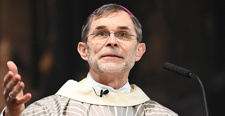 Erzbischof Josef Grünwidl bei seiner Ansprache: "Nehmt Gottes Melodie in euch auf!"