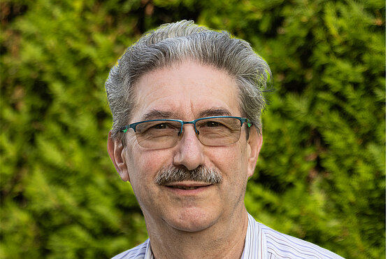 Seit über 20 Jahren begleitet Peter Huber das Büchlein „Bibel für jeden Tag“. Er betet jeden Tag in der Früh einen Bibelvers daraus, welches zum Erlebnis des Tages wird.