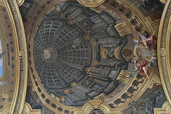 Eine Scheinkuppel lässt die Jesuitenkirche größer wirken, als sie ist.