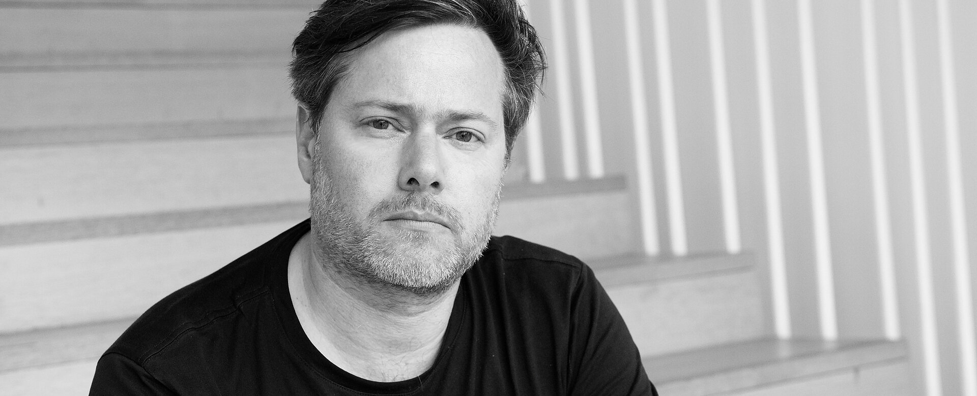 Der gebürtige Schweizer Milo Rau empfiehlt einen Zopf mit Appenzeller Käse und Bündnerfleisch: „E guete Appetit!“