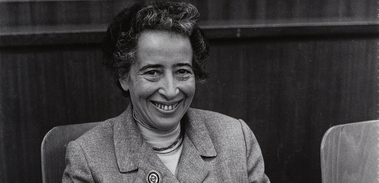 Die Philosophin Hannah Arendt auf dem ersten Kulturkritikerkongress 1958 in München. 