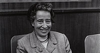 Die Philosophin Hannah Arendt auf dem ersten Kulturkritikerkongress 1958 in München. 