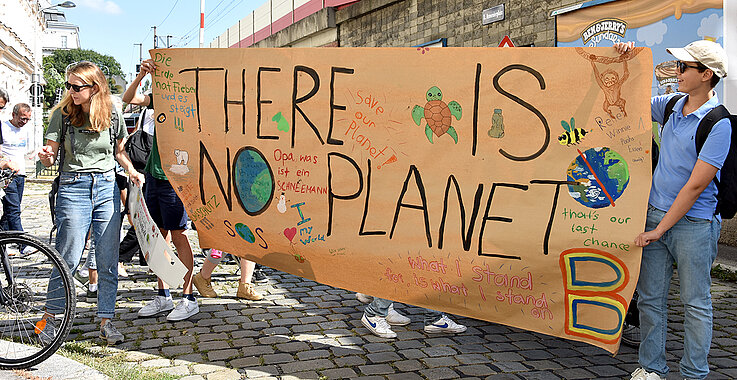 Plakat "Kein Planet B" beim Klimastreik