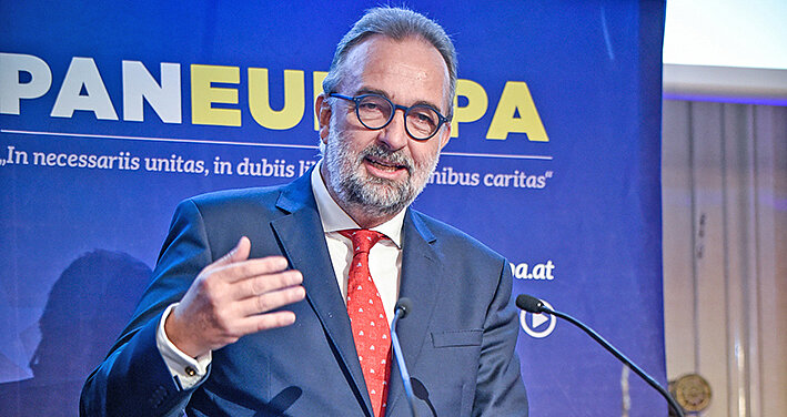 „Freiheit hängt unmittelbar mit Verantwortung zusammen. Europa muss die Verantwortung für die eigene Außen- und Sicherheitspolitik übernehmen“, so Karl von Habsburg beim 100. Paneuropa-Kongress. 