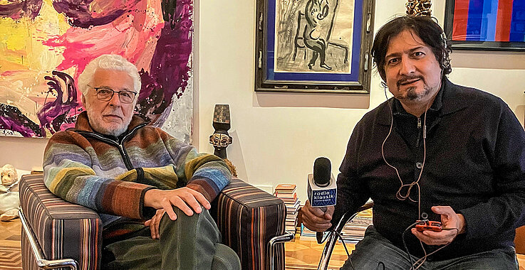 Zum Interview im Atelier: André Heller und Stefan Hauser.