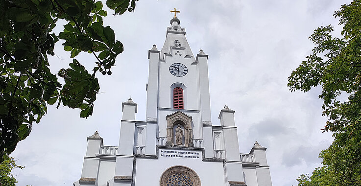 Sankt Jakob in Bad Vöslau von außen. 