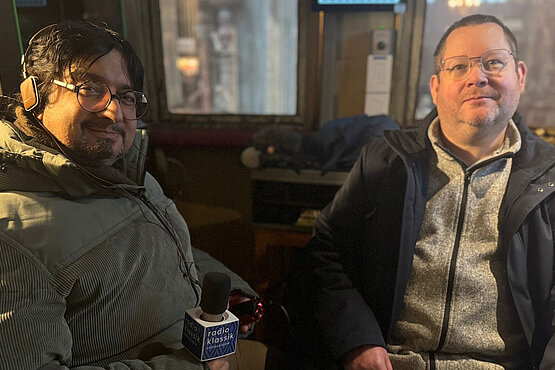 Die Kollegen von radio klassik Stephansdom, Stefan Hauser (Chef der Wortredaktion) und Martin Macheiner (Technik) bei den Vorbereitungen zur Bischofsweihe von Josef Grünwidl im Stephansdom am Samstag. 