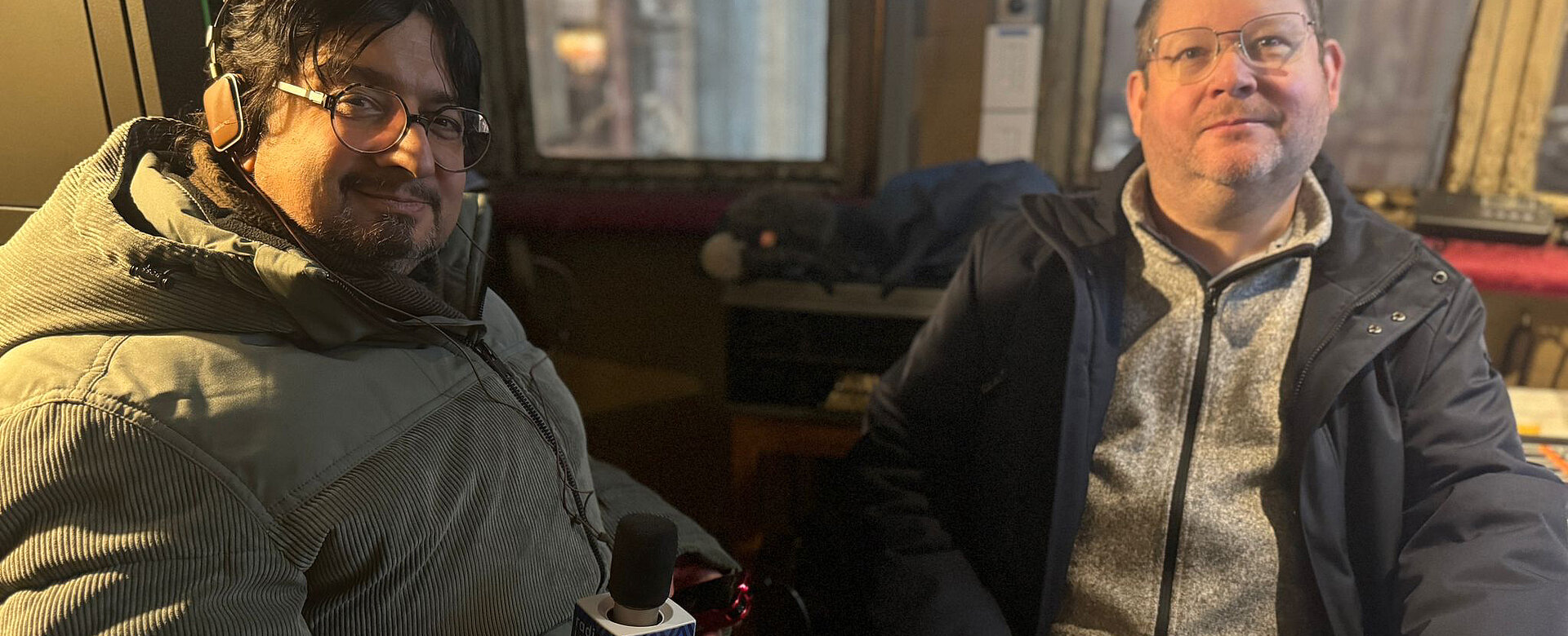 Die Kollegen von radio klassik Stephansdom, Stefan Hauser (Chef der Wortredaktion) und Martin Macheiner (Technik) bei den Vorbereitungen zur Bischofsweihe von Josef Grünwidl im Stephansdom am Samstag. 