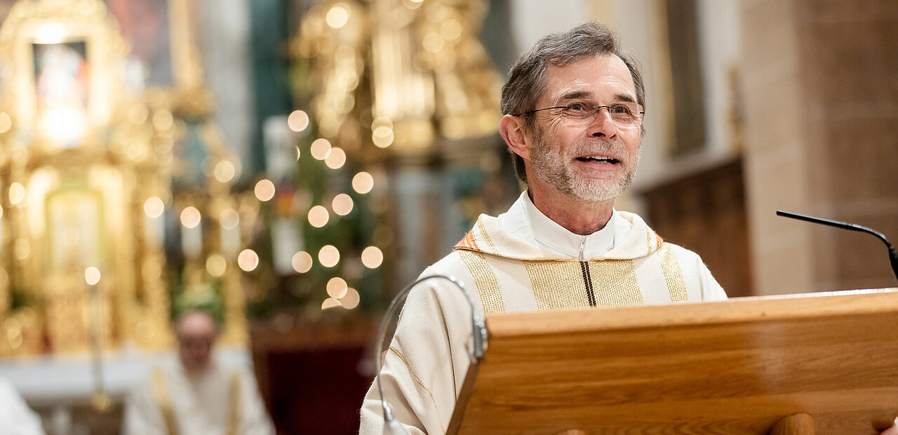 Unser Herz öffnen für jene, denen es nicht so gut geht. Josef Grünwidl verliert außerdem nicht die Hoffnung: „Gott ist da, er lässt dich nicht im Stich.“
