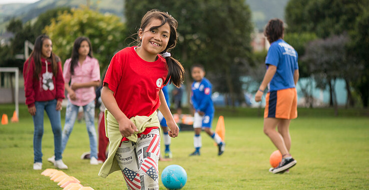 Chancen durch Fussball: Fußball kann soziale Probleme nicht lösen, aber er kann Alternativen schaffen und riskante Lebenswege unterbrechen.