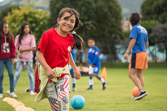 Chancen durch Fussball: Fußball kann soziale Probleme nicht lösen, aber er kann Alternativen schaffen und riskante Lebenswege unterbrechen.