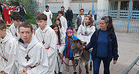 In der Teilgemeinde Baumgarten durften Ministrantinnen auf Esel-Dame „Malta“ reiten.