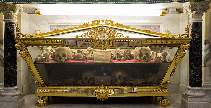 Bei Massakern an Christen in Damaskus wurde 1860 auch der aus Tirol stammende Engelbert Kolland getötet. Die Gebeine des Märtyrers werden bis heute in der Kirche der Franziskaner  verehrt.