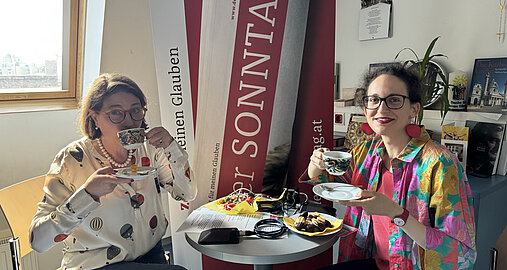 Bettina Graf trinkt Löskaffee