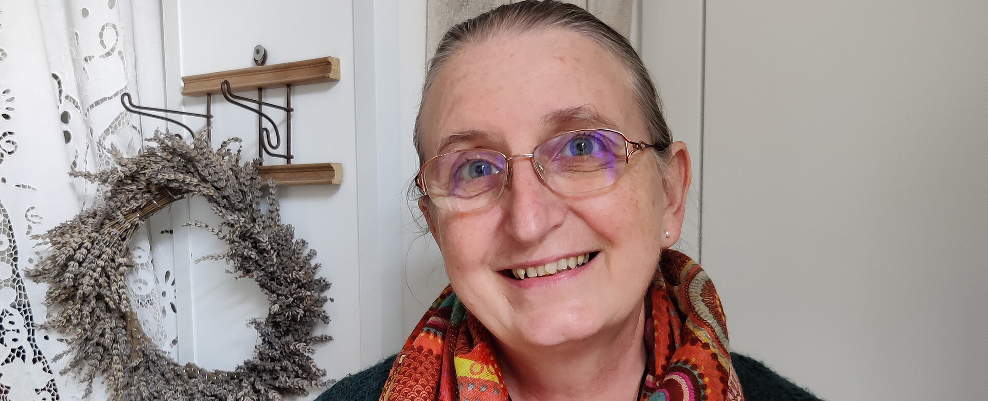 Als Barbara Vitovec mitbekommen hat, dass es für Laien möglich ist, Begräbnisse zu leiten, ist sie zu ihrem damaligen Pfarrer gegangen. 