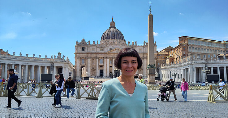 Berichtet aus und lebt in Rom: Gudrun Sailer trinkt als Österreicherin ihren Cappuccino auch am Nachmittag.