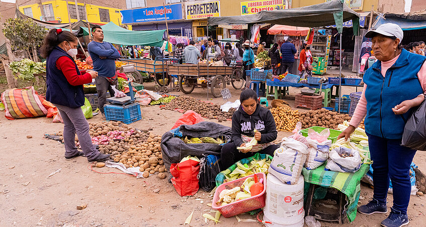 Straßenmarkt in Peru