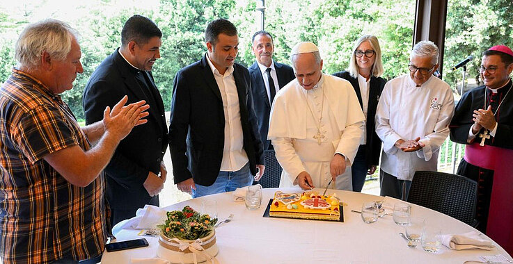 Leo XIV. als Gastgeber: 100 Bedürftige waren zum Mittagessen geladen.