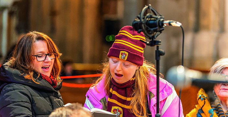 Gemeinsam Gottesdienst zu gestalten heißt manches Mal, gemeinsam zu singen.