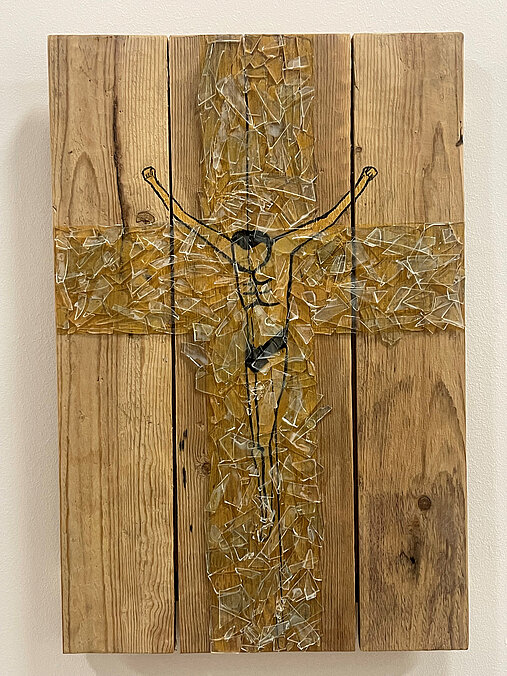 Im Gang des Tageshospizes Aumannplatz hängt ein Kreuz mit seiner ganz eigenen Geschichte.