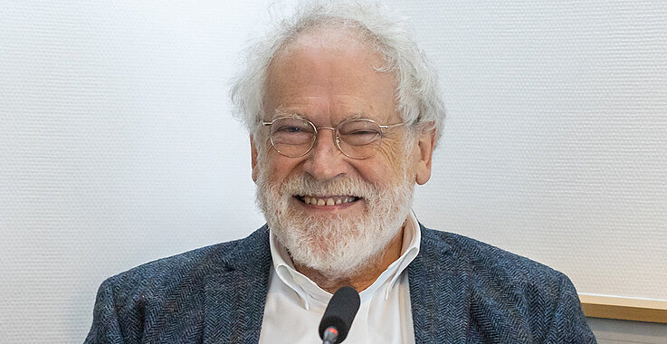 Anton Zeilinger lacht