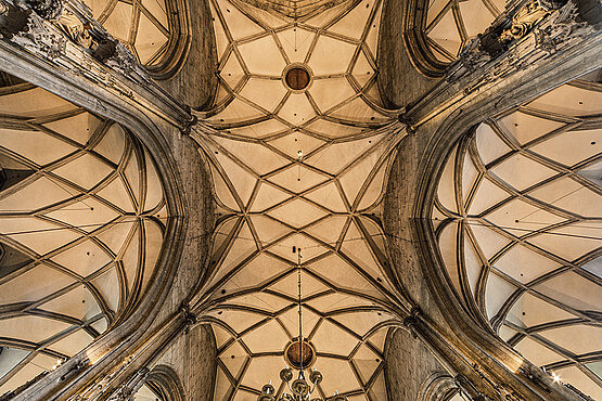 Kirchendecke des Stephansdoms in Wien