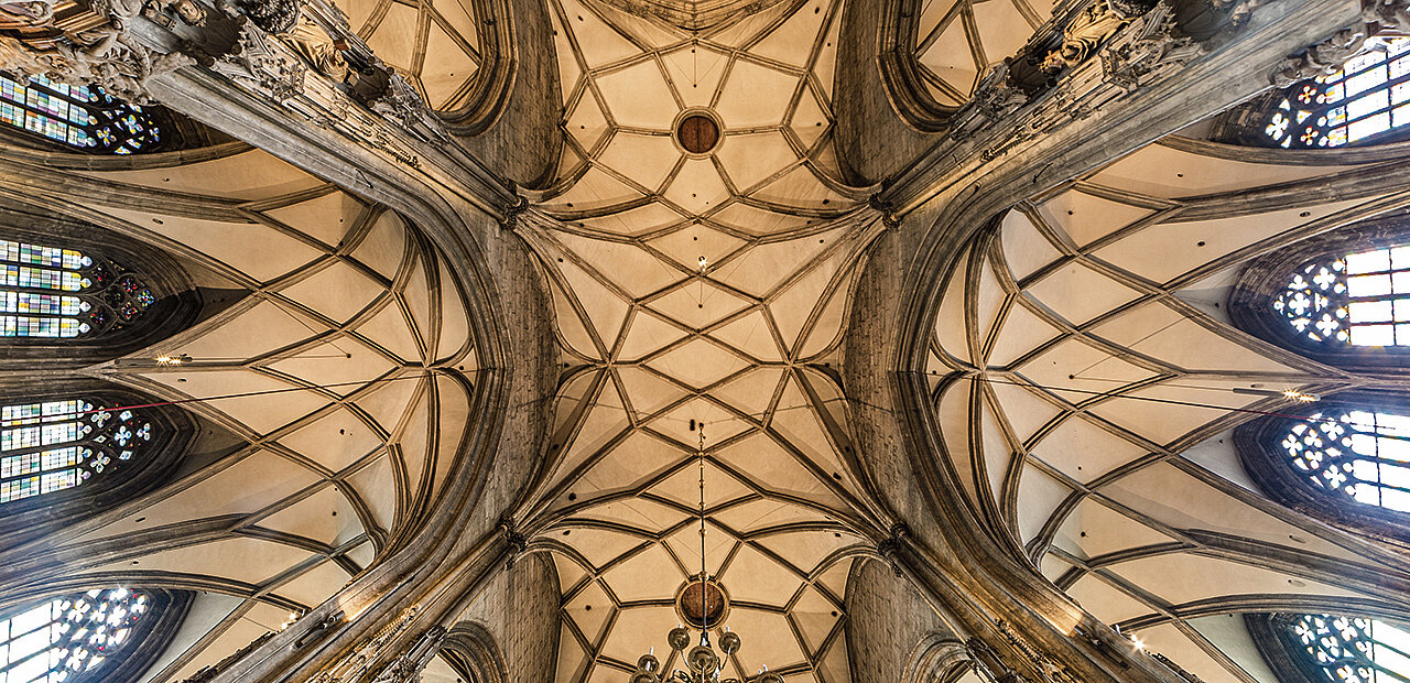 Kirchendecke des Stephansdoms in Wien