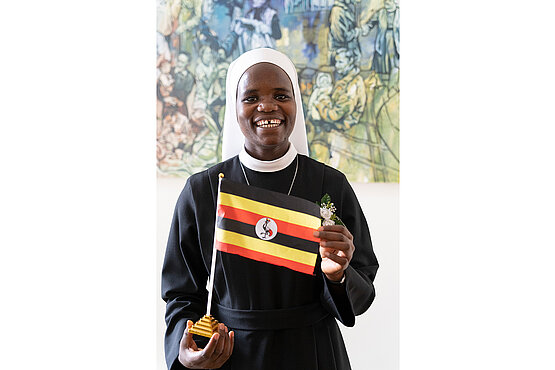 Von Uganda mittlerweile voll in Wien angekommen. Schwester Doreen wird jetzt Krankenpflegerin.