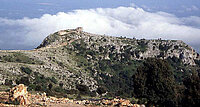 In 800 Metern Seehöhe auf dem Bergzug des Gargano-Vorgebirges liegt das Heiligtum von San Michele Arcangelo, das älteste Michaelsheiligtum Westeuropas. 