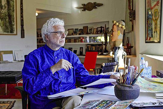 André Heller ist für seine vielseitigen Projekte bekannt – er realisierte Gärten, Shows, Filme und Skulpturen. 