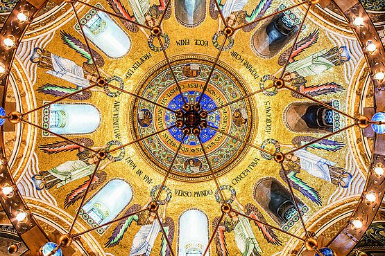 Wir können also beten: „Herr, verlass uns nicht!“, oder aber: „Danke, Herr, dass Du uns nie verlässt!“ 