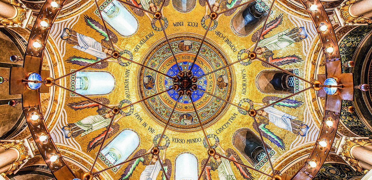 Wir können also beten: „Herr, verlass uns nicht!“, oder aber: „Danke, Herr, dass Du uns nie verlässt!“ 