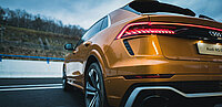 Sollte ein Priester einen teuren Audi Q8 fahren dürfen?