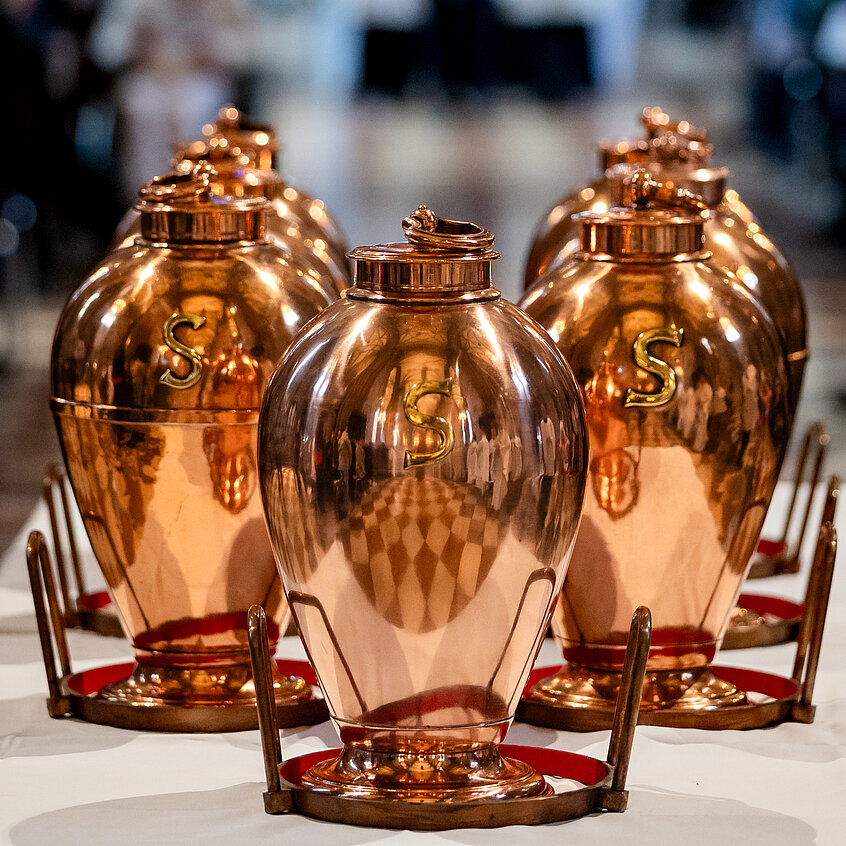 Eine Aufgabe des Erzbischofes ist die Weihe der Heiligen Öle. 