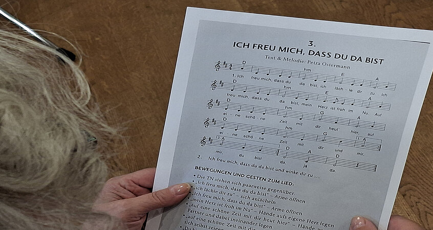 Das Singen öffnet die Herzen der Menschen.