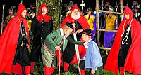 Würfelspiel: Im Zweijahresrhythmus werden die historischen Geschehnisse von mehr als 400 engagierten Laienschauspielern nachgestellt.