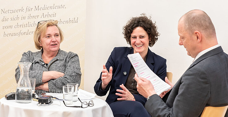 Regina Polak, Jasmin Freyer, Georg Pulling im christlich-jüdischen Dialog.