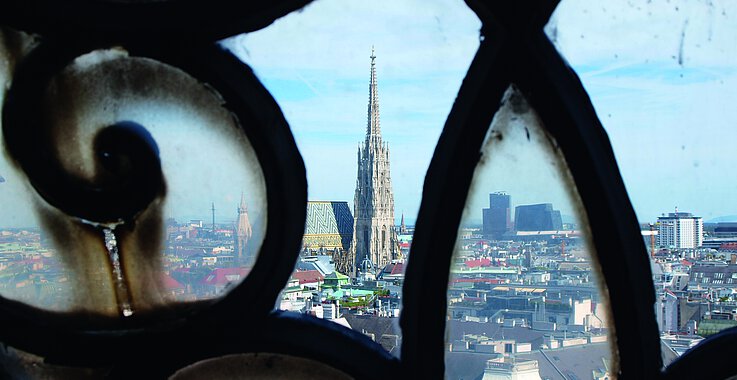 Patinierter Blick auf den Alten Steffl von der Michaelerkuppel (Hofburg) aus.