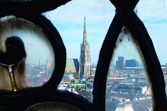 Patinierter Blick auf den Alten Steffl von der Michaelerkuppel (Hofburg) aus.