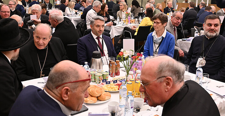 Gäste beim Gebetsfrühstück