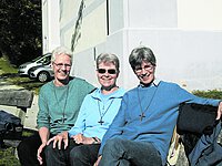 Die Kleinen Schwestern Waltraud, Anita und Brigitta am Antonsplatz