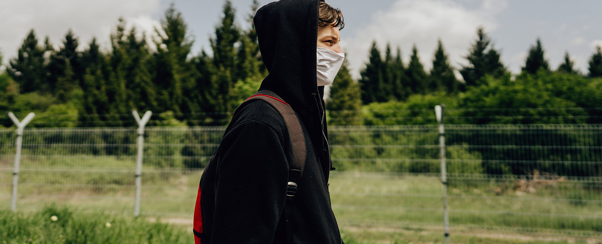 Um psychisch gesund zu bleiben, brauchen erwachsene Menschen etwa acht substantielle soziale Kontakte pro Tag,  Jugendliche sogar mehr als das Dreifache.