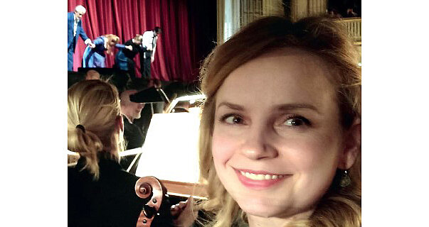 Julia Rubanova im Orchestergraben der Wiener Staatsoper, wo sie regelmäßig spielt.