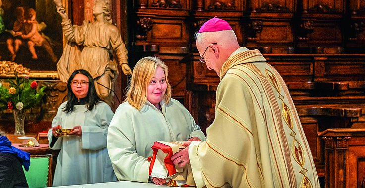 Das Ministrieren – eine Aufgabe, die natürlich auch Menschen mit Behinderung übernehmen können.